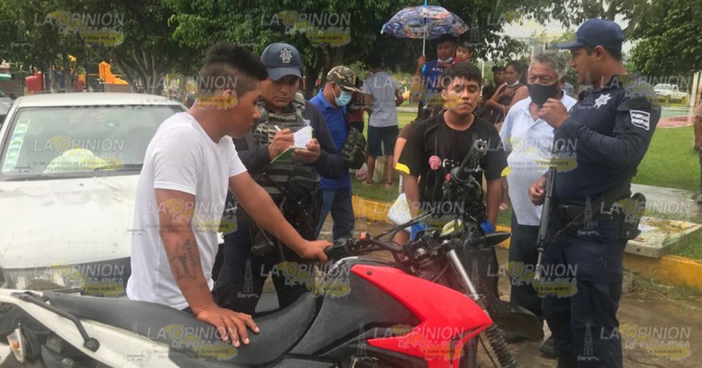 Tsuru embiste a motociclista