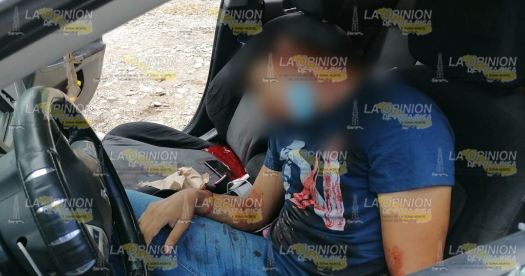 Sicarios balean un auto y matan a dos