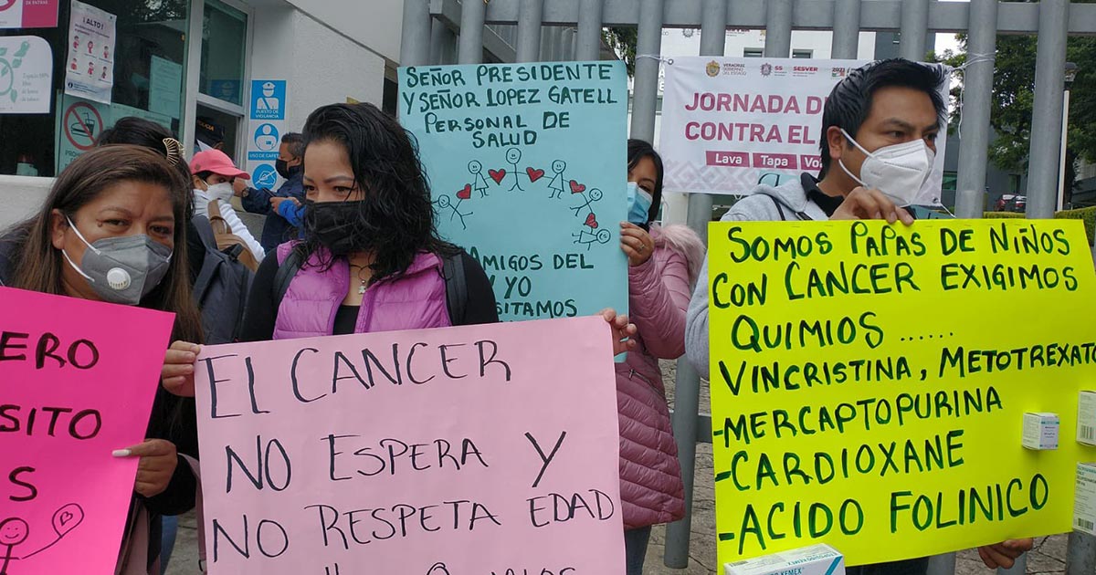 Marchan en Veracruz por escasez de medicamentos para niños con cáncer