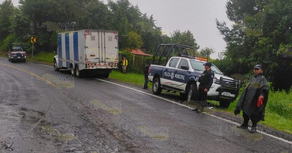 Policías recuperan camión en medio de una balacera