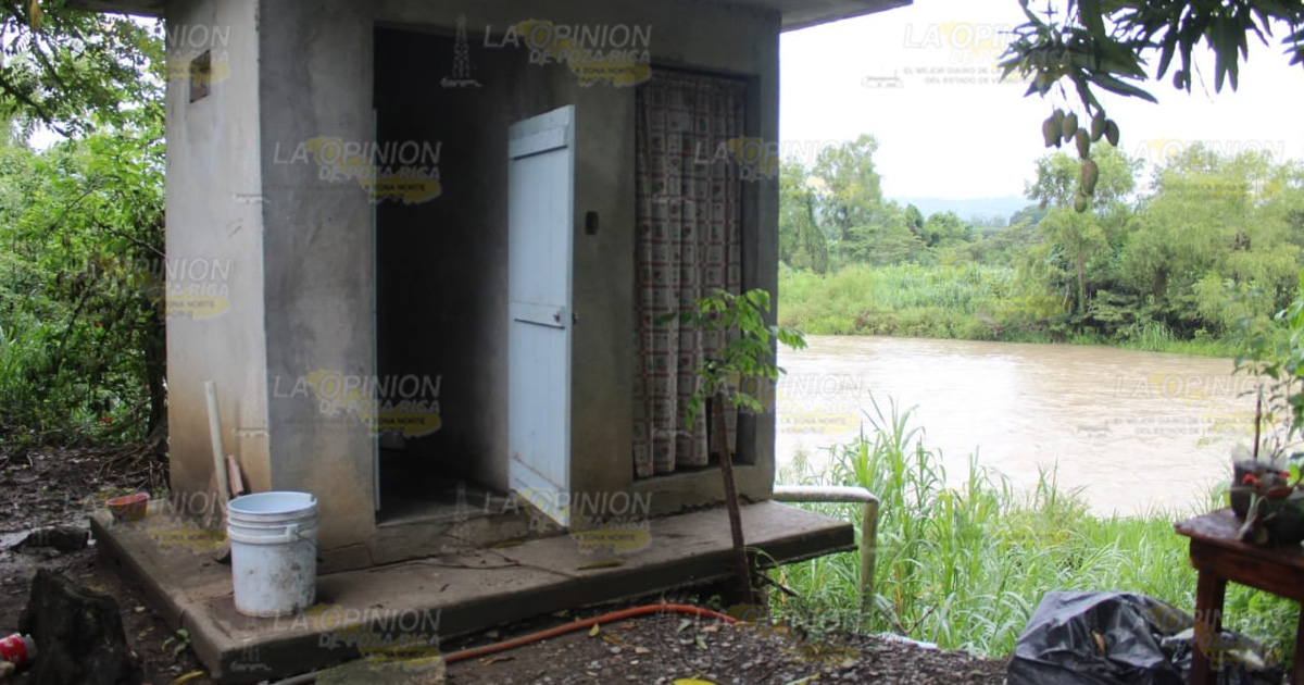 Temen golpe de agua; urgen muro a orilla del río