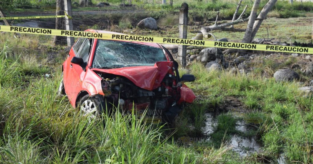 Muere prensado joven de Tlaxcala tras impactarse contra poste sobre la Xalapa - Cardel
