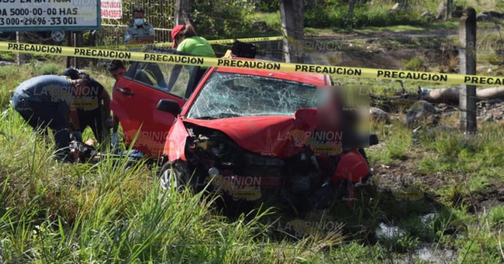 Muere prensado joven de Tlaxcala tras impactarse contra poste sobre la Xalapa - Cardel