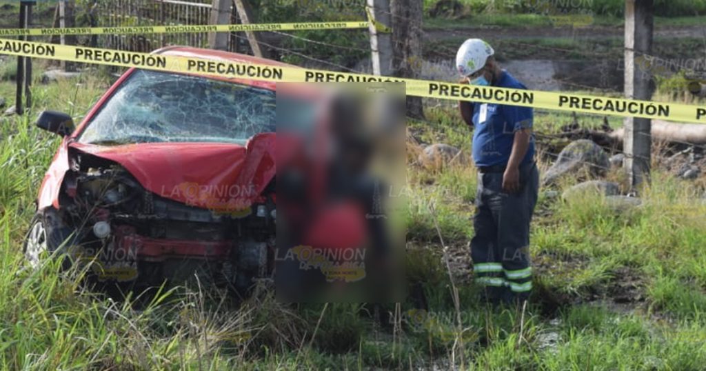 Muere prensado joven de Tlaxcala tras impactarse contra poste sobre la Xalapa - Cardel