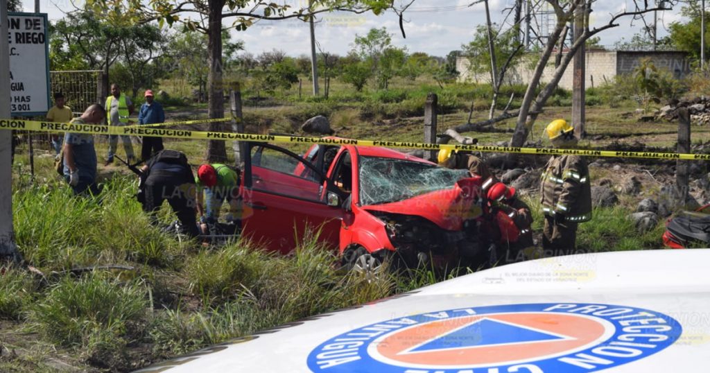 Muere prensado joven de Tlaxcala tras impactarse contra poste sobre la Xalapa - Cardel
