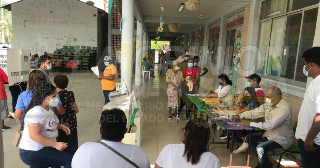 Alta afluencia de votantes en Castillo de Teayo