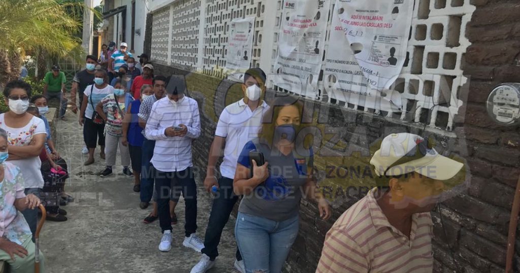 Alta afluencia de votantes en Castillo de Teayo