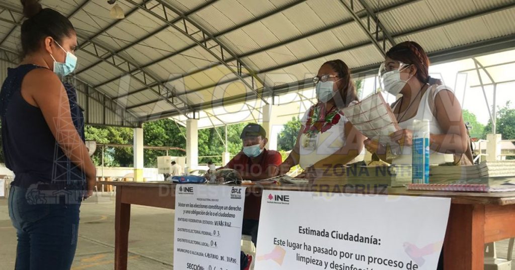 Alta afluencia de votantes en Castillo de Teayo