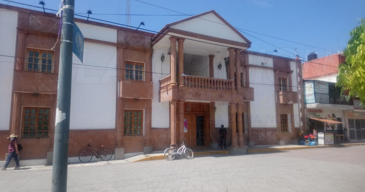 Despido masivo de empleados municipales en Tecolutla