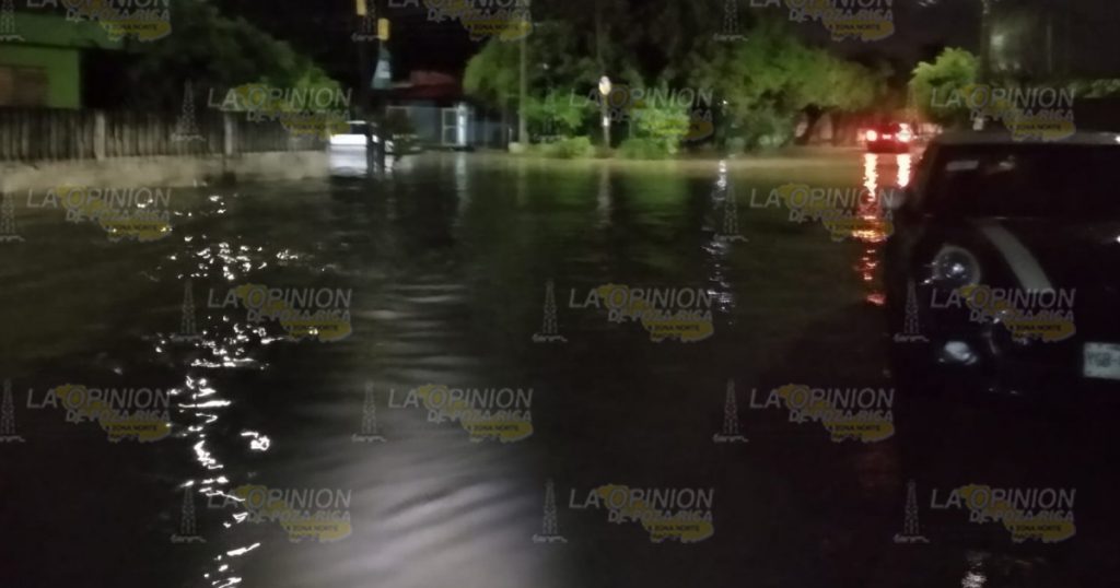 Anegaciones en el bulevar afectan a automovilistas