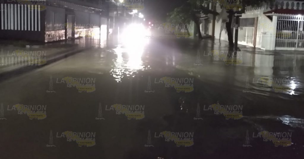 Anegaciones en el bulevar afectan a automovilistas