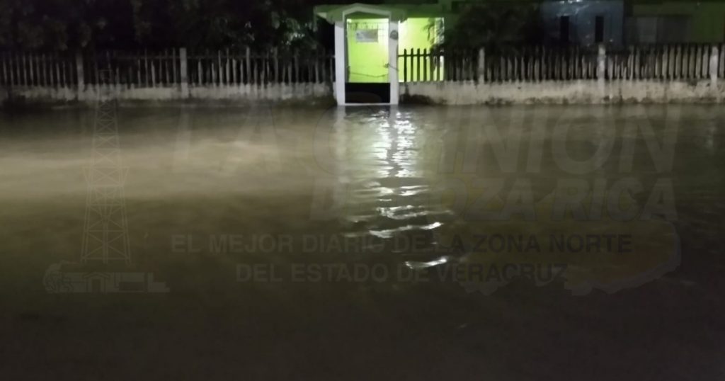 Anegaciones en el bulevar afectan a automovilistas