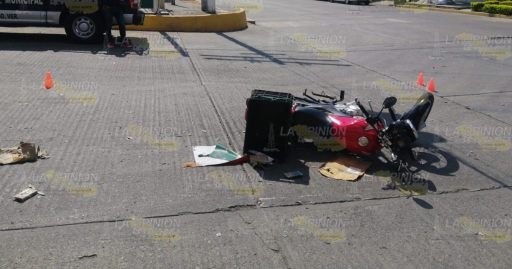Choque de dos motocicletas deja una persona lesionada en Poza Rica