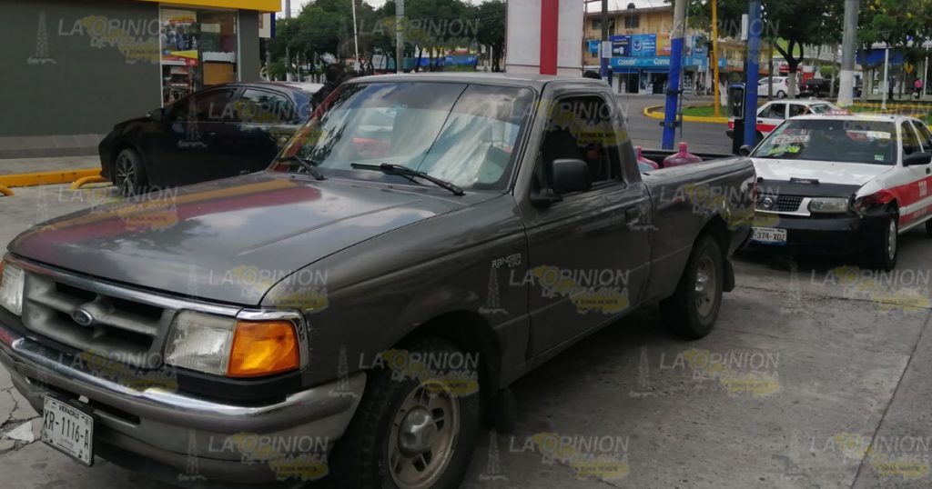 Cuantioso choque en bulevar de Poza Rica