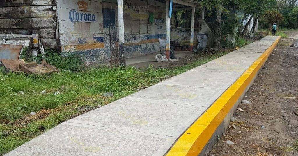 Dan continuidad a obras en comunidades