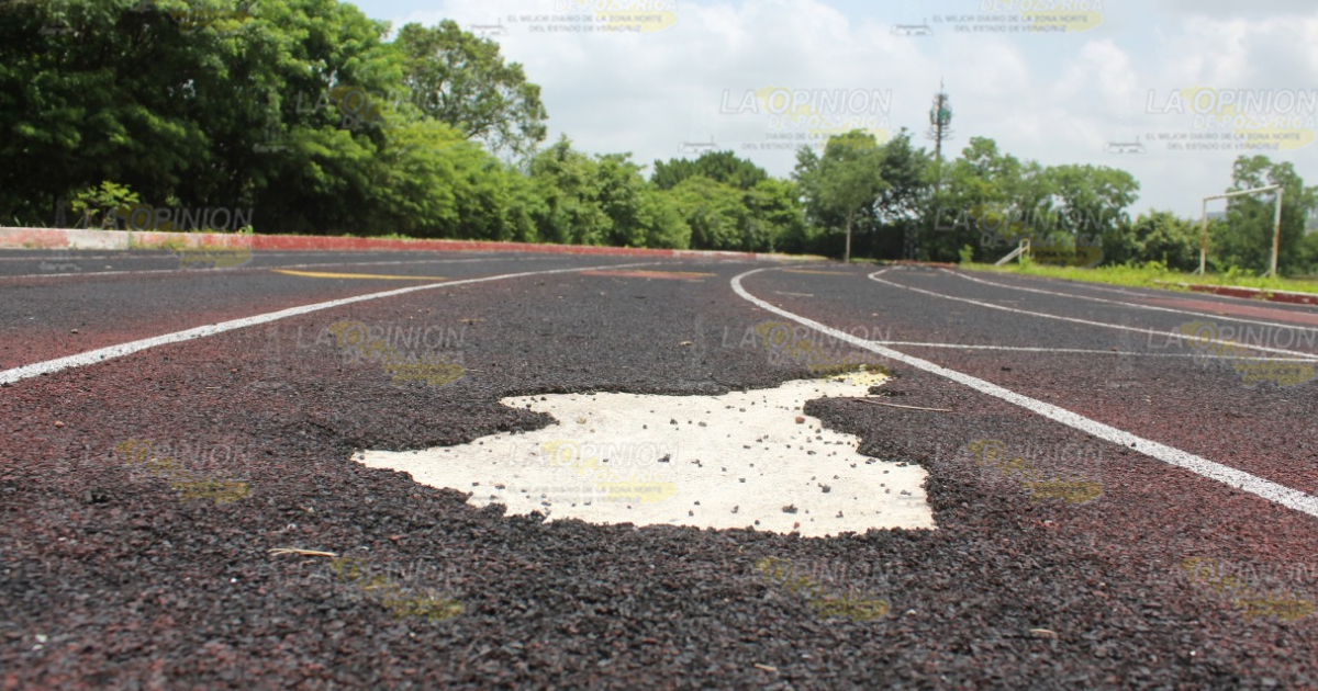 Deteriorada, pista del campo de tres amigos