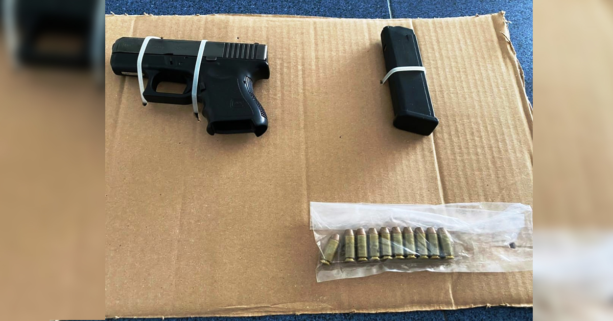 Detienen a una pareja con un arma