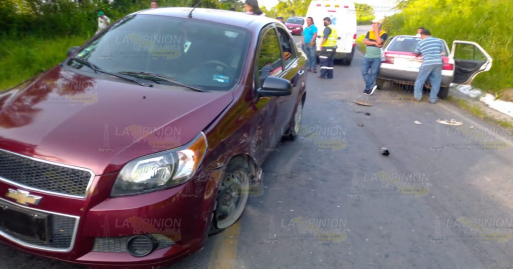 Dos mujeres lesionadas en aparatoso choque