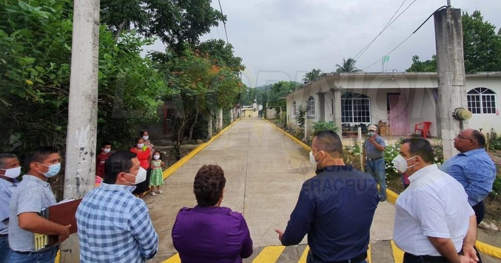 Entregan primera etapa de la calle Palo de Rosa