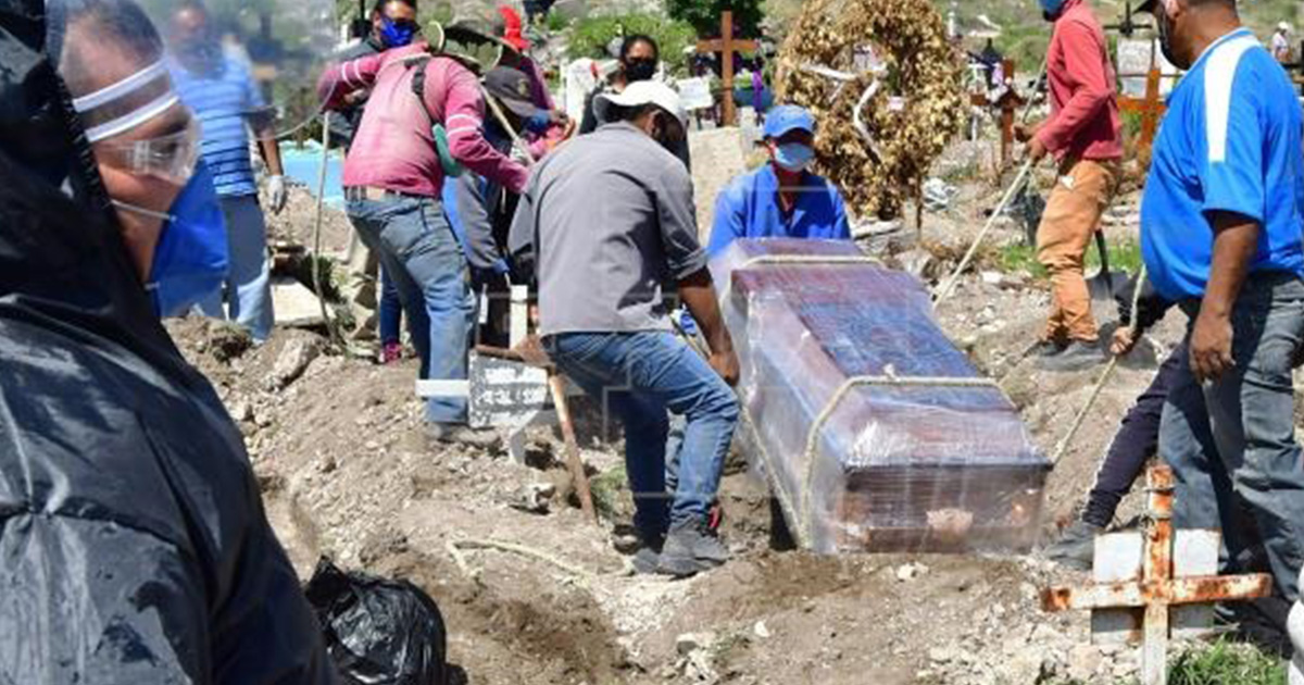 50 mil mexicanos más murieron por COVID-19 en 2020