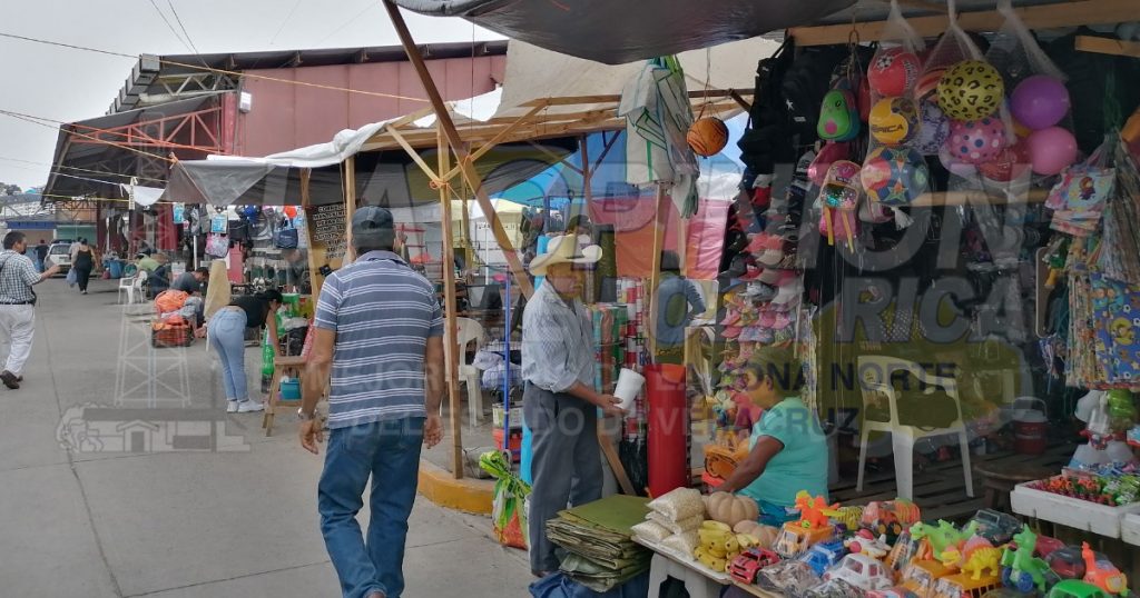 Locatarios del mercado exigen agilizar obra del 47