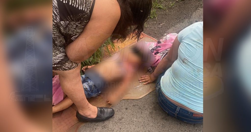 Menor lesionada en volcadura de camioneta