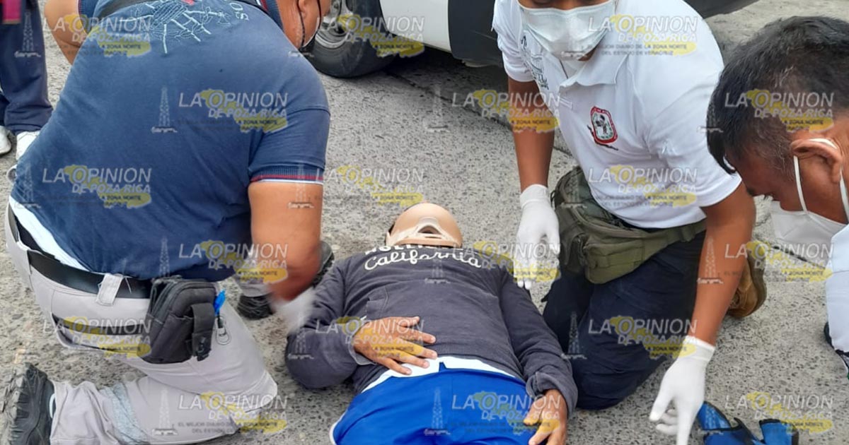 Motociclista derrapa en su unidad