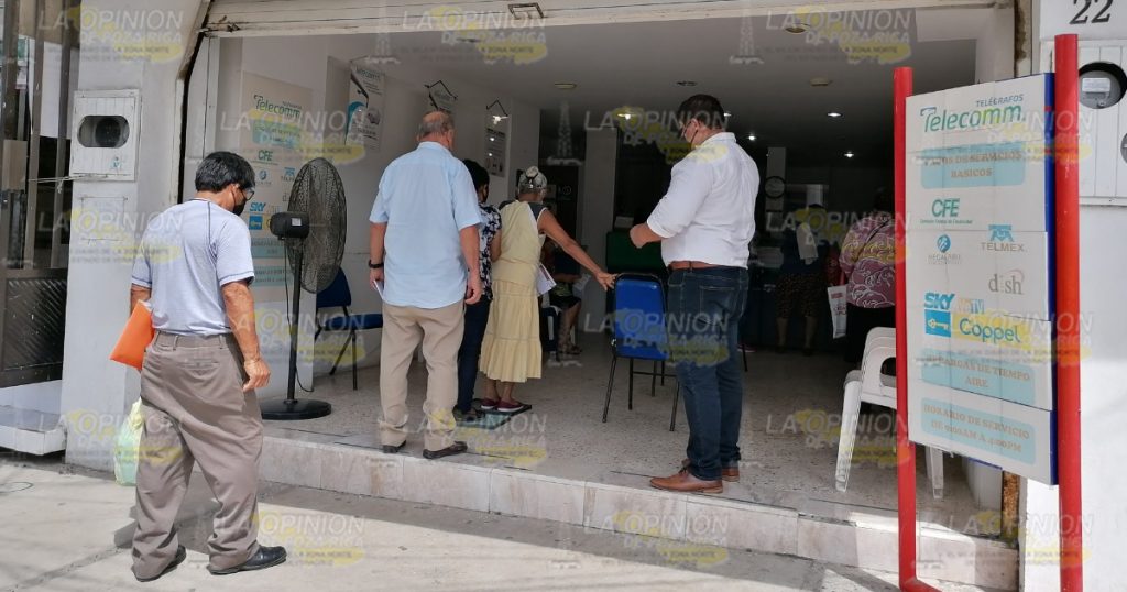 Odisea de abuelitos para cobrar su +65