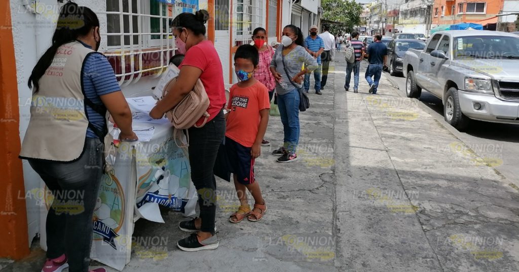 Odisea de abuelitos para cobrar su +65