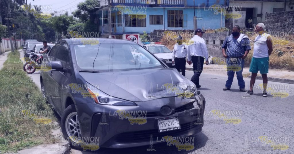 Choca con un camión de Limpia Pública