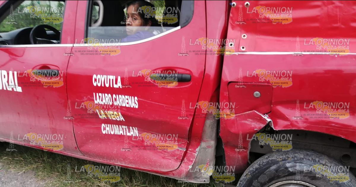 Por querer ganar el paso chocó