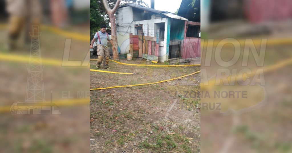 Se quema una casa en Poza Rica