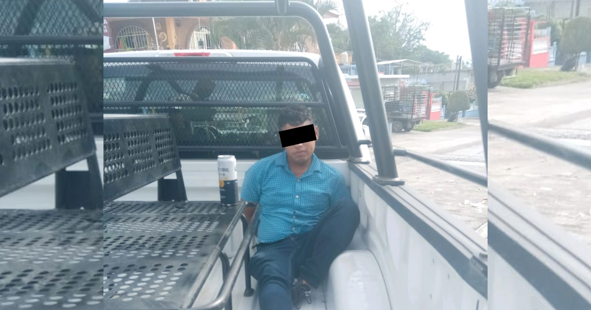 Se refrescaba con unas frías y fue detenido por la policía