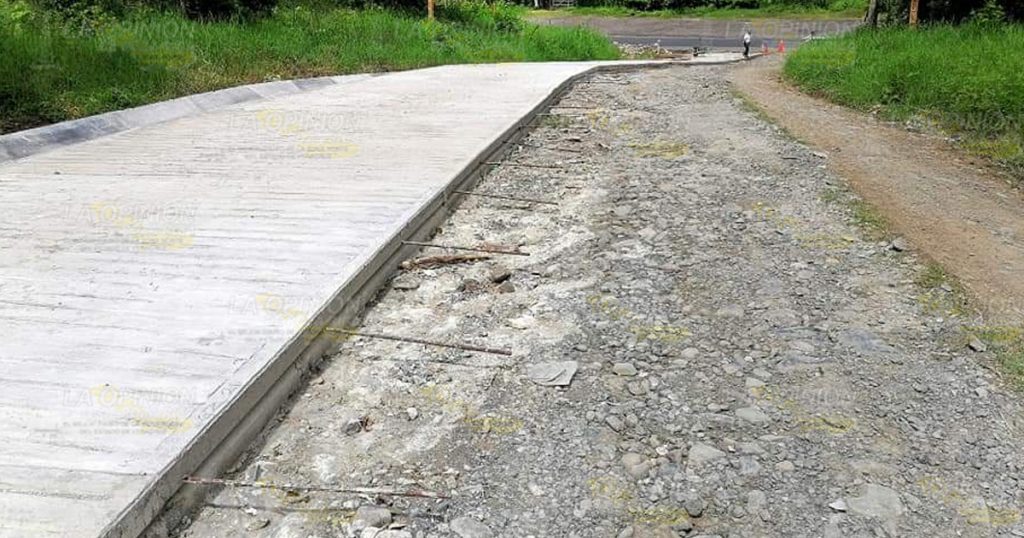 Supervisa alcalde de Naranjos obra en acceso a comunidad de Zaragoza