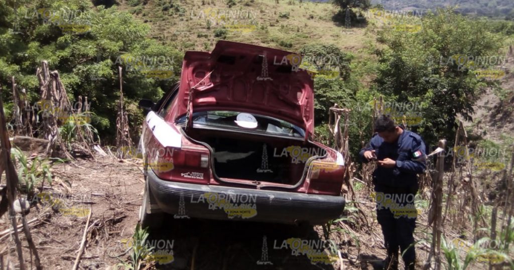 Taxista vive para contarlo; cayó a un barranco