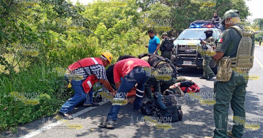 Automóvil se sale de la carretera en Arroyo Hondo