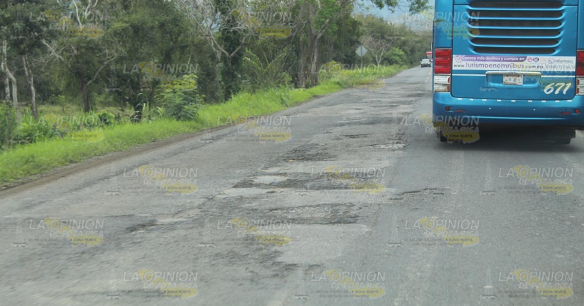 Aumentan accidentes por baches en la 180