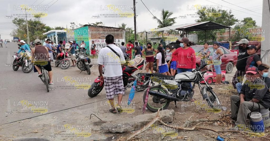 Bloquean carretera a la Sierra del Totonacapan