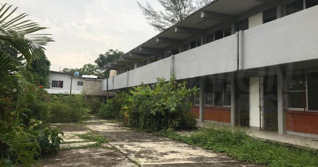 Padres reportan casos de alumnos con Covid-19