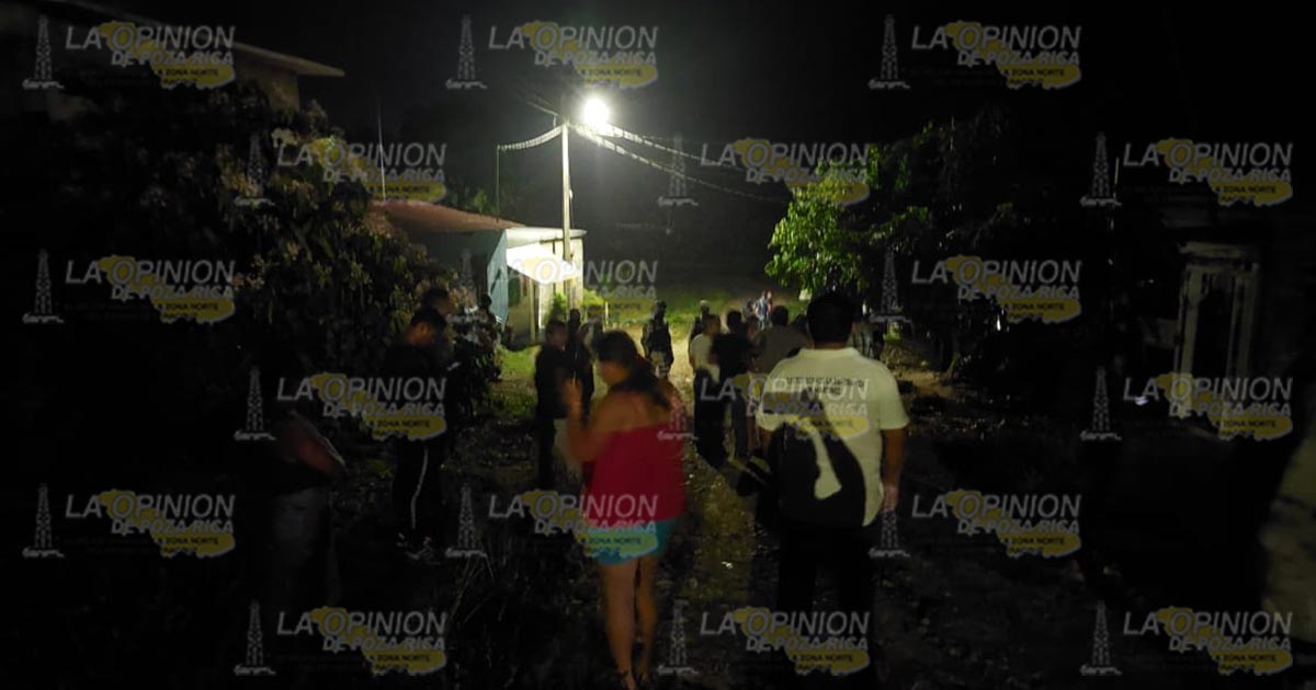 Cargaba con el muerto en una carretilla