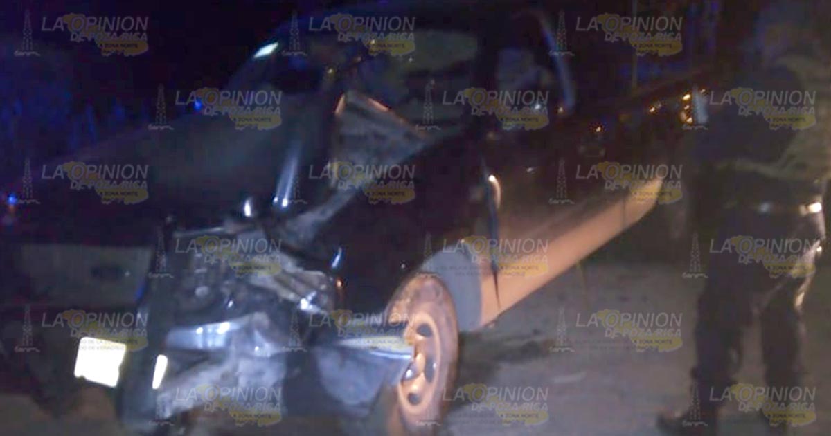 Chocan, huyen y abandonan su unidad