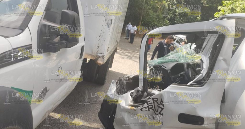 Colisionan unidades del gobierno; médico herido