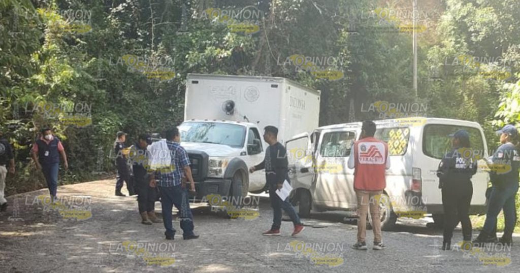 Colisionan unidades del gobierno; médico herido