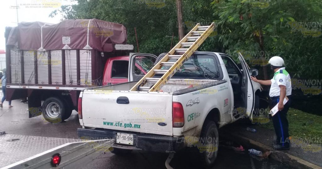 Denuncian ante la Fiscalía, daños tras accidente de camionetas