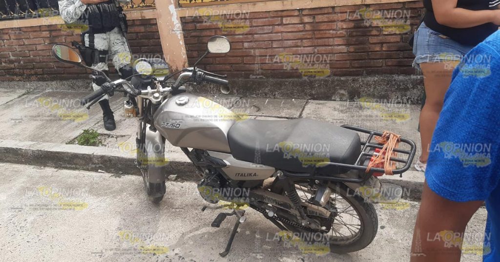 ¡Derriba a pareja en moto!