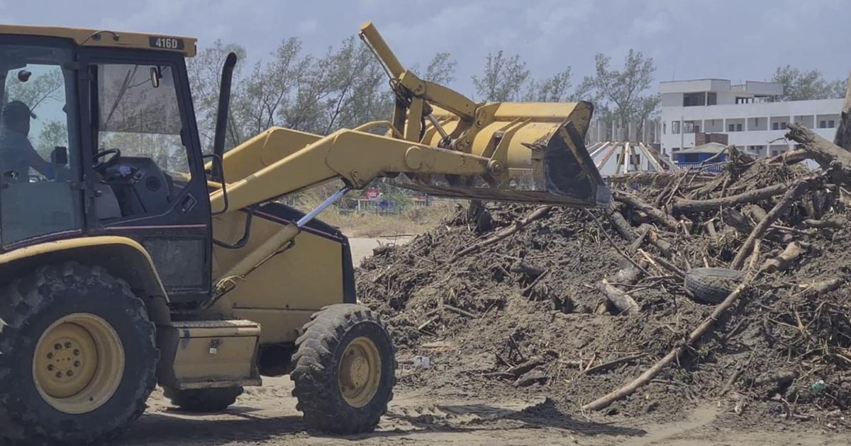 Despejan las playas de basura