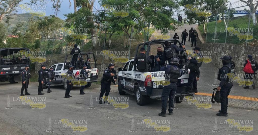 Ejército y Estatales sitian la Policía Municipal de Tihuatlán