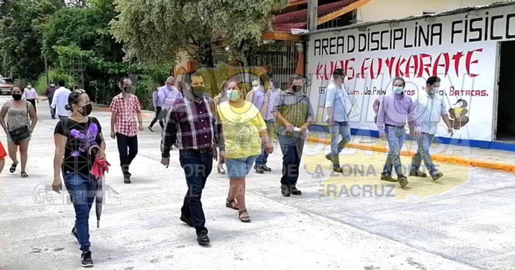 Inaugura alcalde de Naranjos segunda etapa de calle Encino