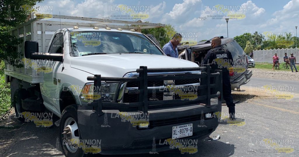 Imprudente conductor choca y termina prensado