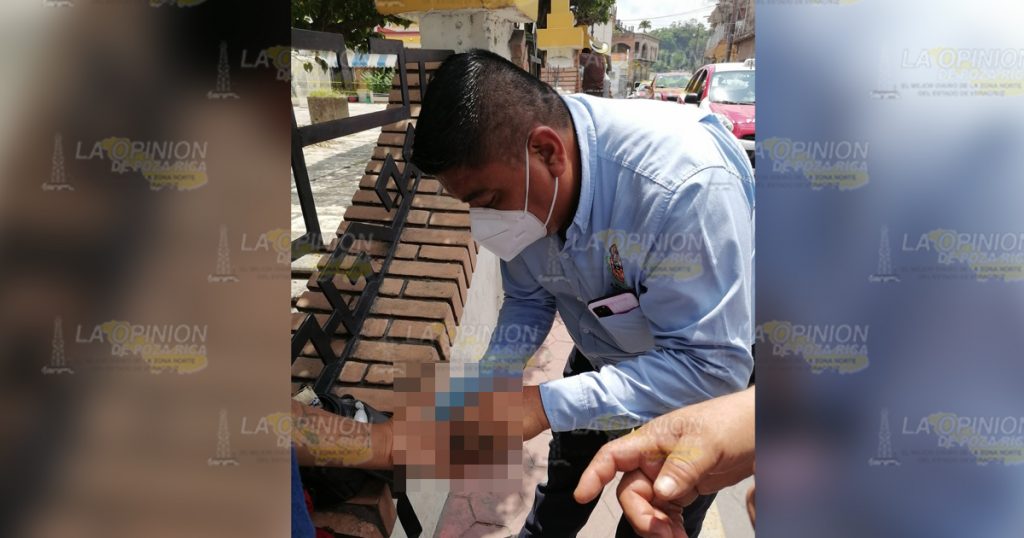 A punto de perder los dedos por un machetazo